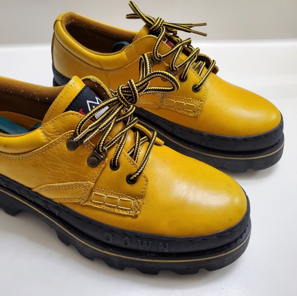 FIRST DOWN Low Top Lug Boots Yellow - Picture 4 of 11